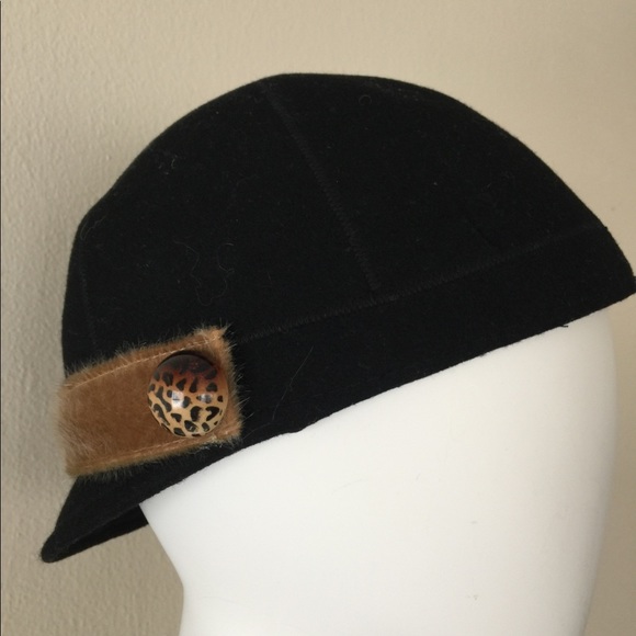 VTG John Callanan black wool hat w/brown faux fur & animal print button trim - Picture 5 of 10